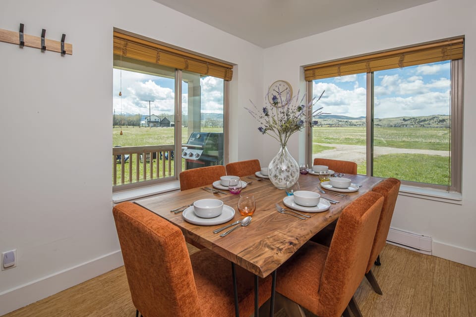 Dining table with seating for 6 Main | Level