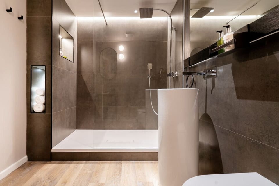 Minimalist elegance: Experience tranquility in a space designed with serene colours and a touch of sophistication.