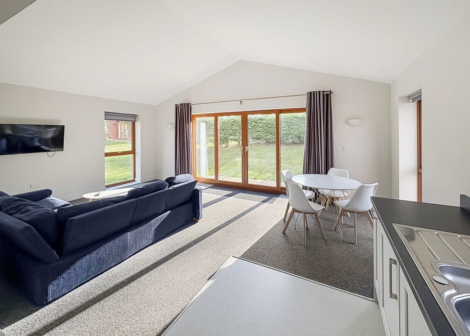 Woodview Lodge Hot Tub 4 - Woodland Waters, Ancaster