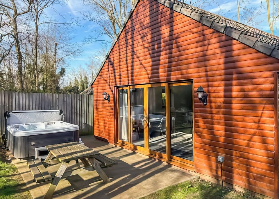 Woodview Lodge Hot Tub 4 - Woodland Waters, Ancaster
