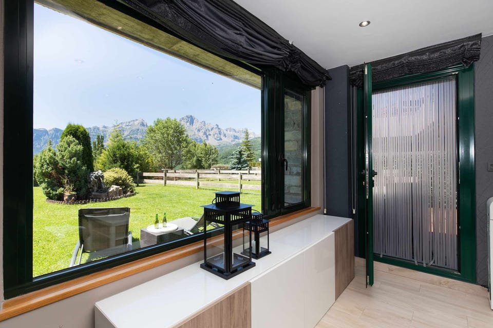 Living room,Garden view