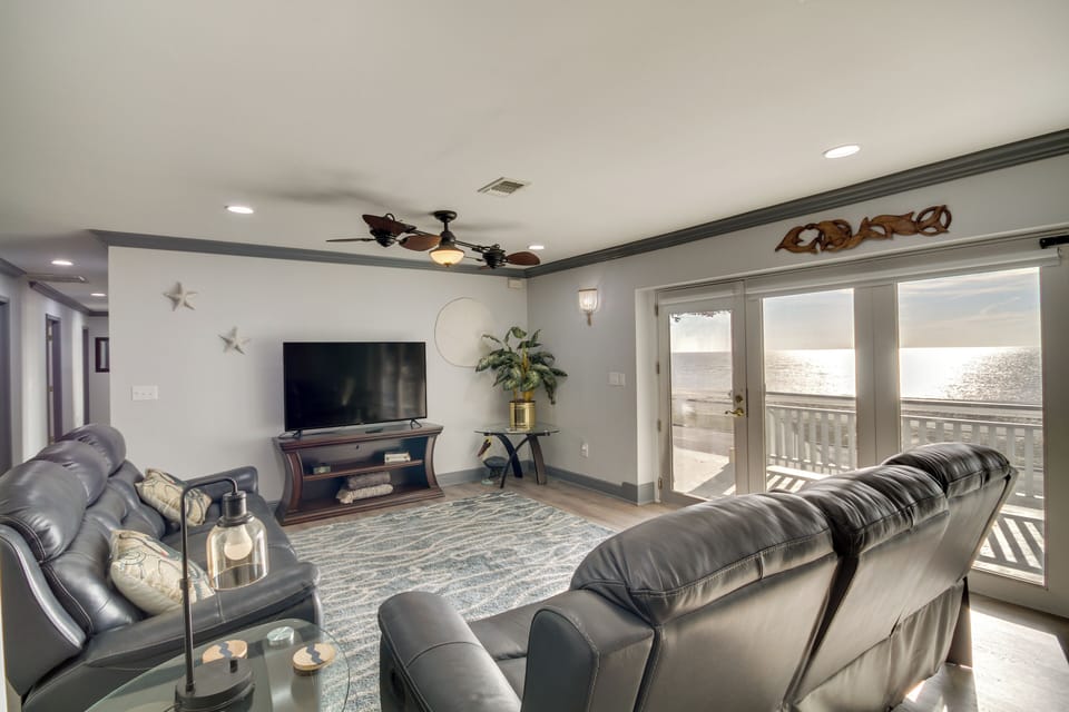 Long Beach Vacation Rental | 5BR | 2BA | 2,700 Sq Ft | Exterior Stairs Required