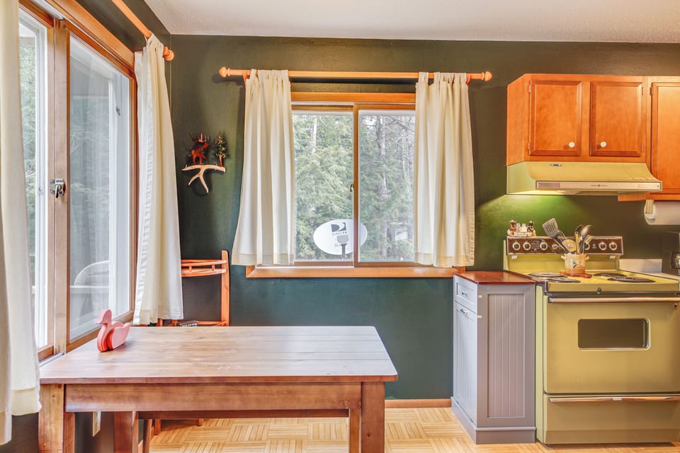 Dining Area | 1st Floor | Dishware/Flatware