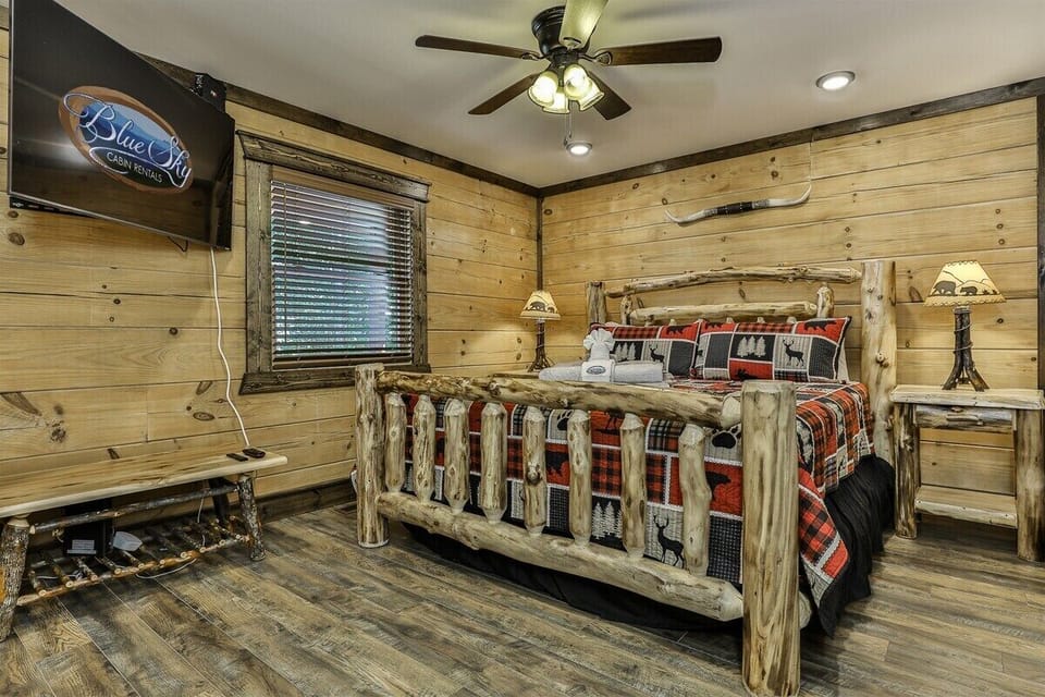 Master King Bedroom On Main Level