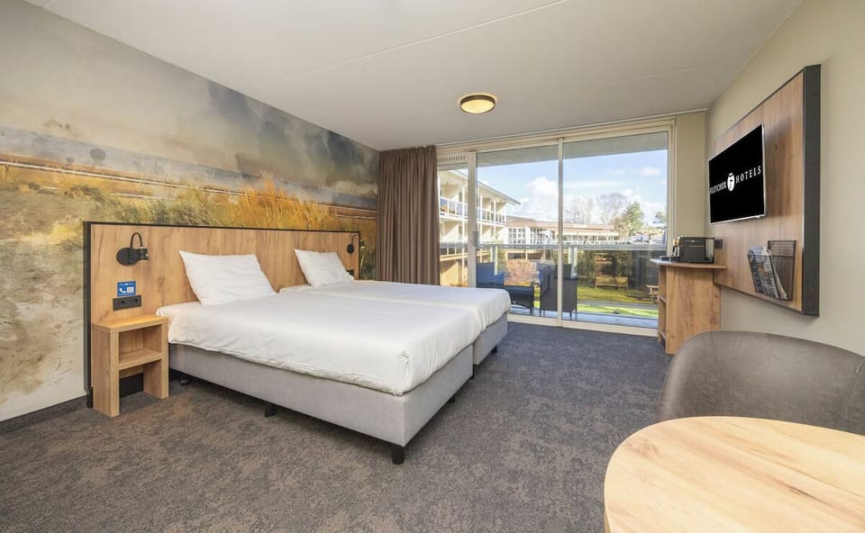 Unit with 2 Single Beds. Exact unit will be assigned upon arrival. Views, colors, and decor may vary.
