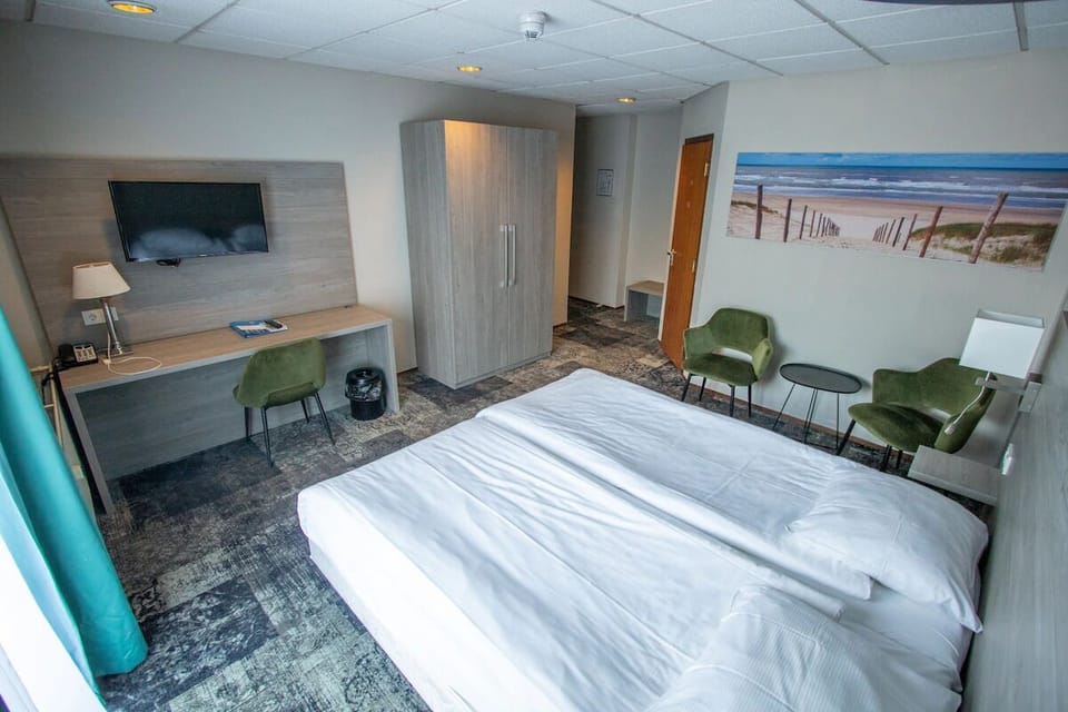 Unit with two Twin beds
