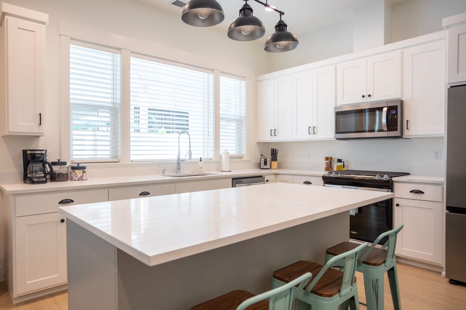 Bright and modern kitchen with ample counter space and seating—ideal for cooking and gathering.