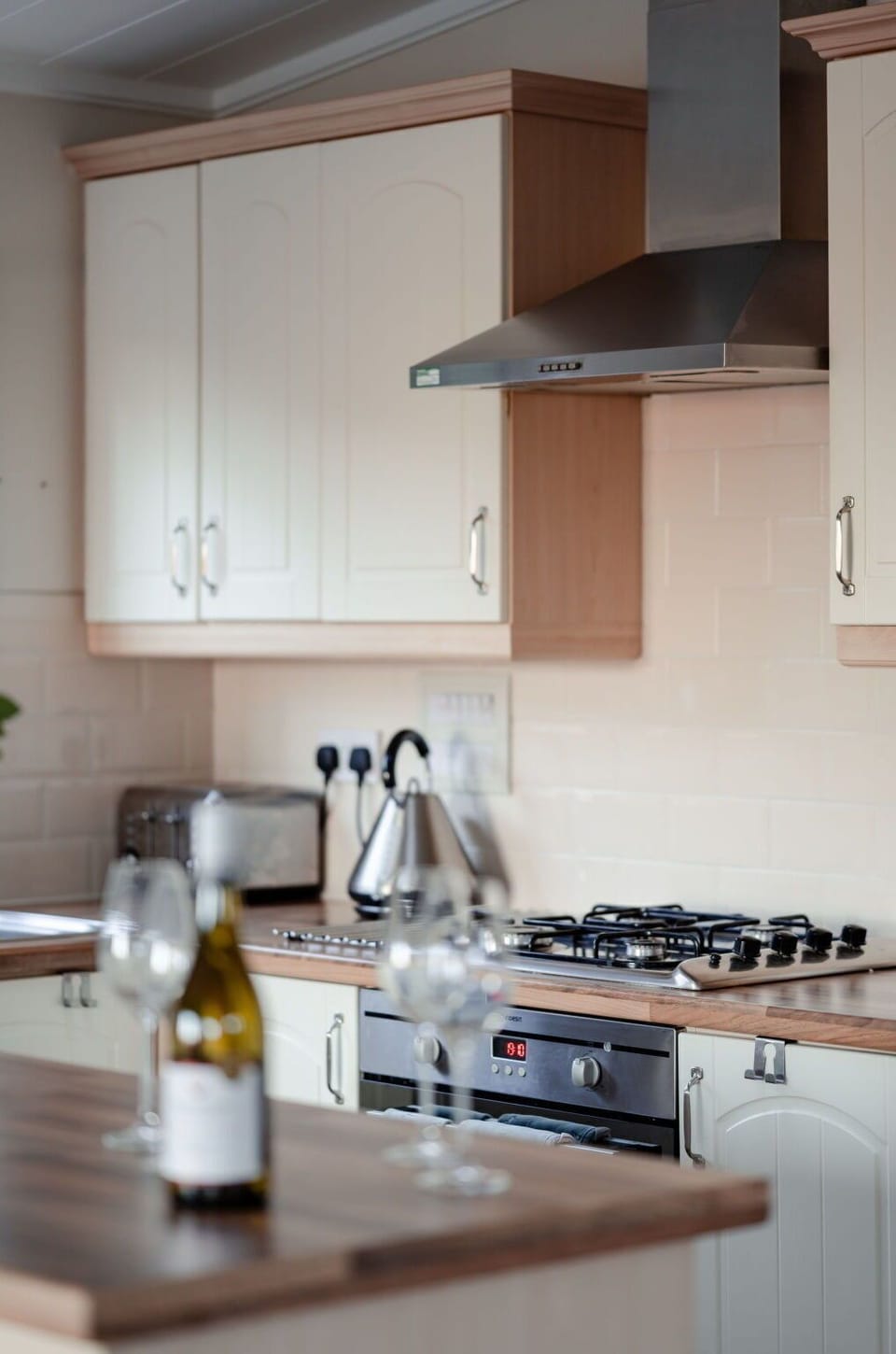 Kitchen Appliance, Kitchen, Countertop, Major Appliance, Interior Design, Cabinetry, Wood, Flooring, Home Appliance, Furniture