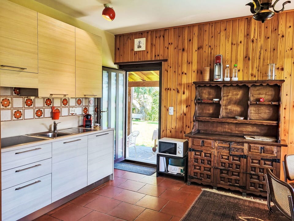 Wood, Flooring, Interior Design, Kitchen, Furniture, Cabinetry, Floor, Ceiling, Room, Lighting