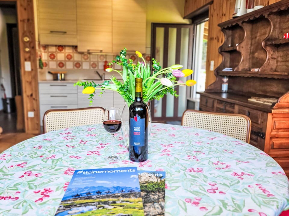 Furniture, Table, Chair, Tablecloth, Wood Stain, Varnish, Bottle, Kitchen & Dining Room Table, Linens, Houseplant