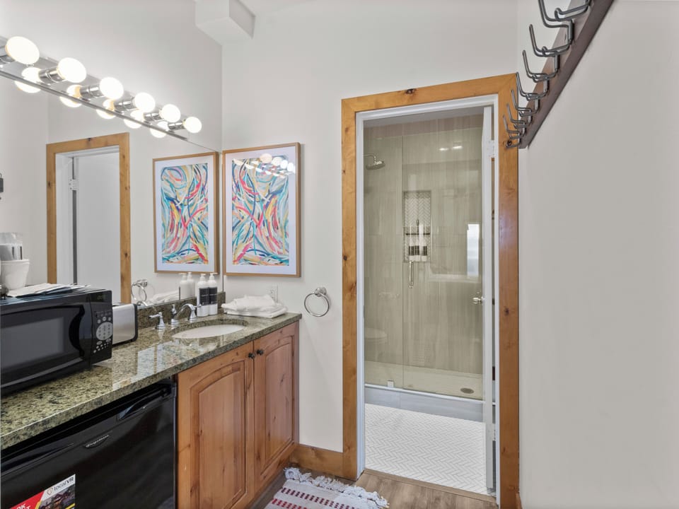 Bathroom One / En Suite / Bedroom