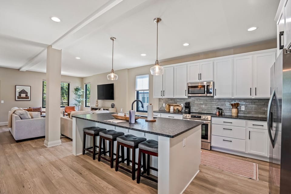 Cook and dine comfortably in the full kitchen with island seating. Enjoy a thoughtful welcome basket with coffee, chocolates, dishwasher pods, and helpful guide! 