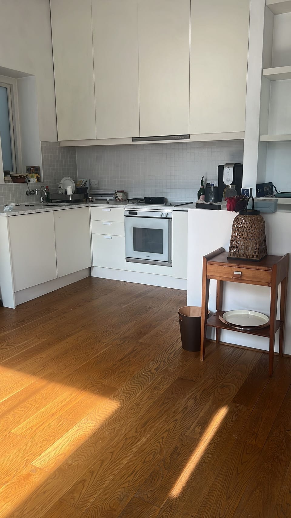 Kitchen. Dishwasher/ under counter fridge /hob/ oven