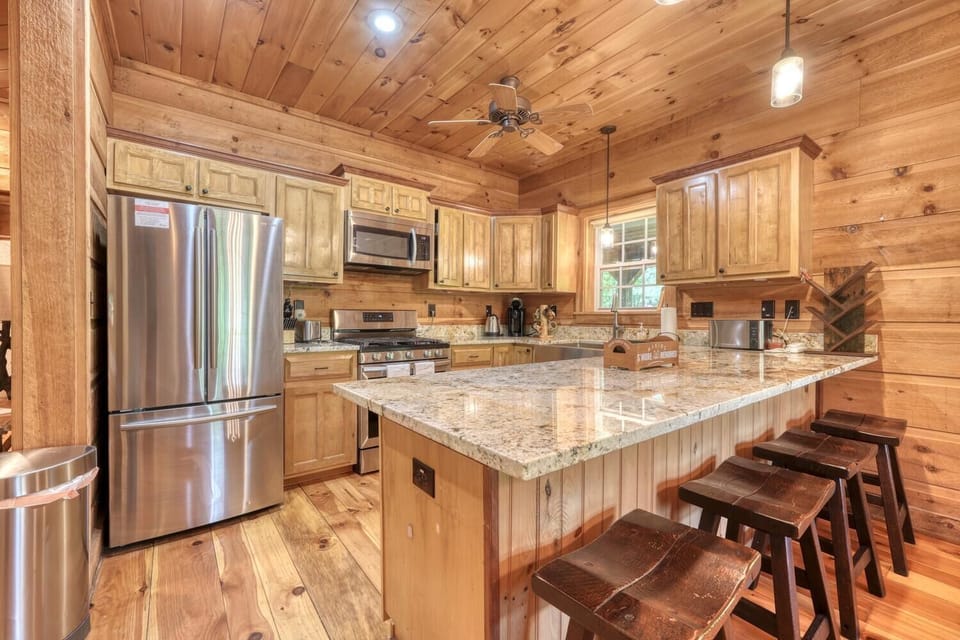 "The kitchen had everything"-Ariana Nov2025 