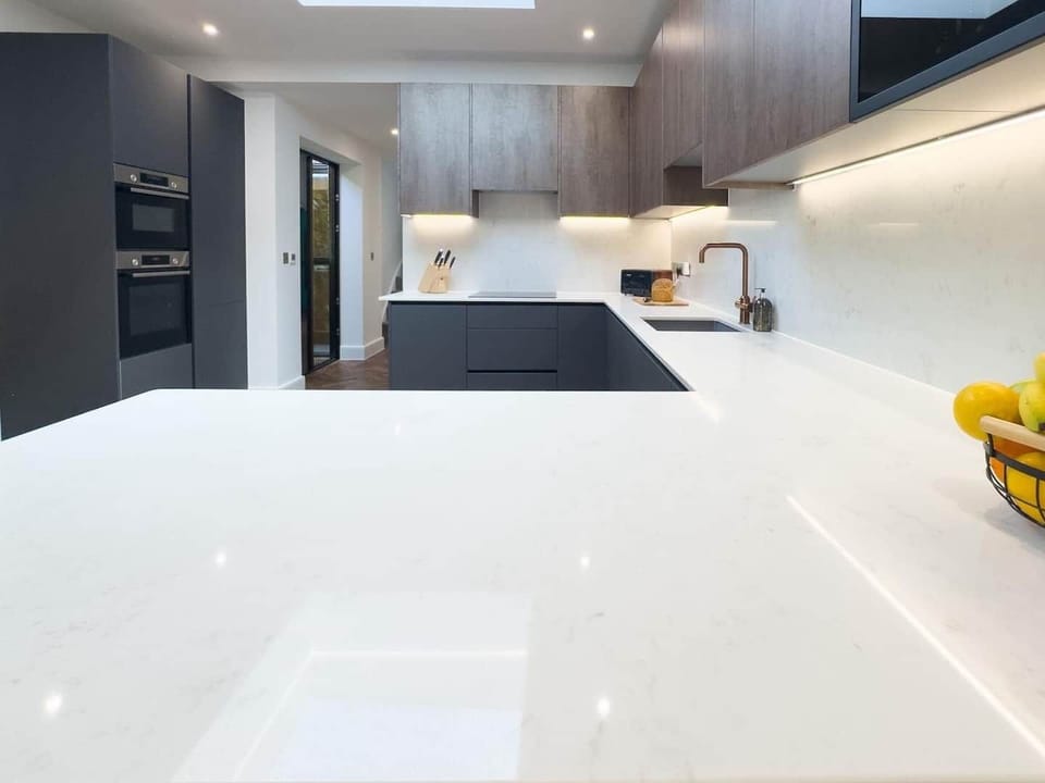 Modern Kitchen with Premium Countertops
Cook and socialise in a contemporary kitchen featuring spacious worktops, integrated appliances and elegant minimalist styling designed for effortless self-catering stays.