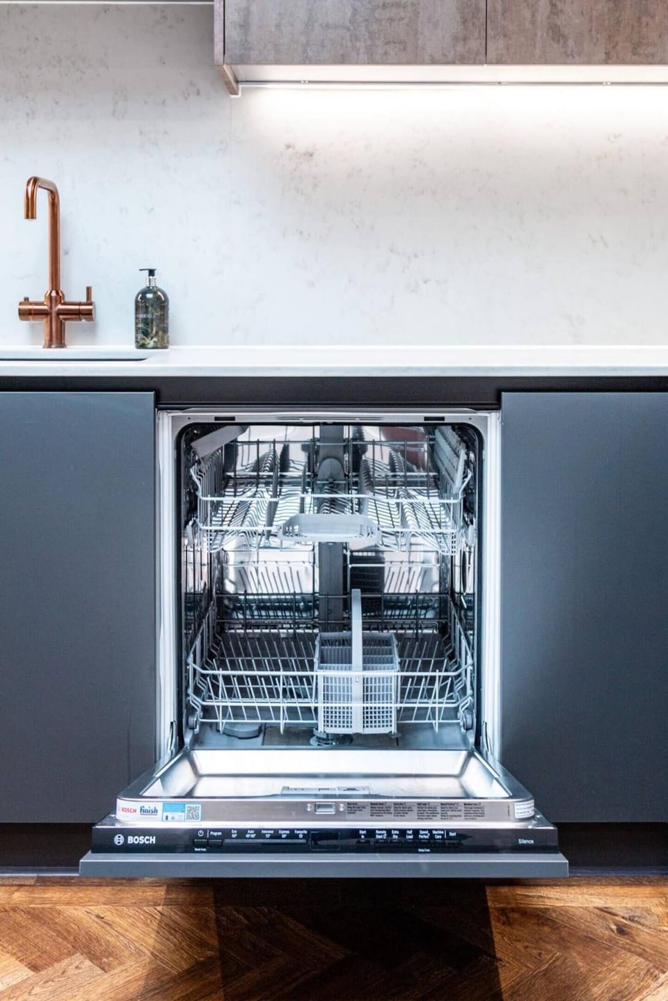 Integrated Dishwasher for Convenient Long Stays
Enjoy the convenience of fully integrated appliances including a dishwasher, making business trips, family stays and longer bookings feel effortless.