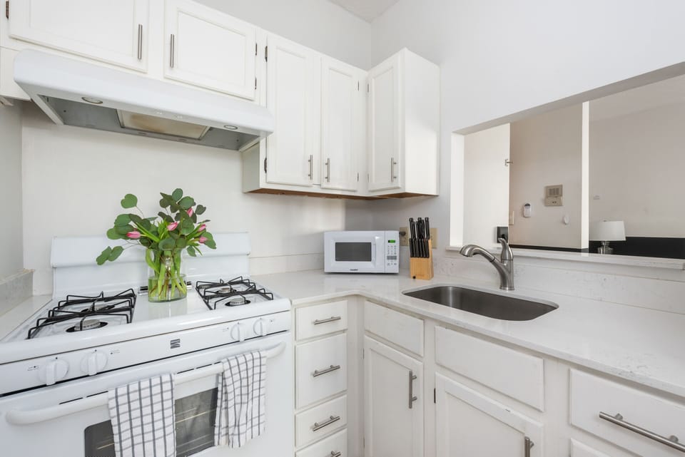 22 Kitchenette