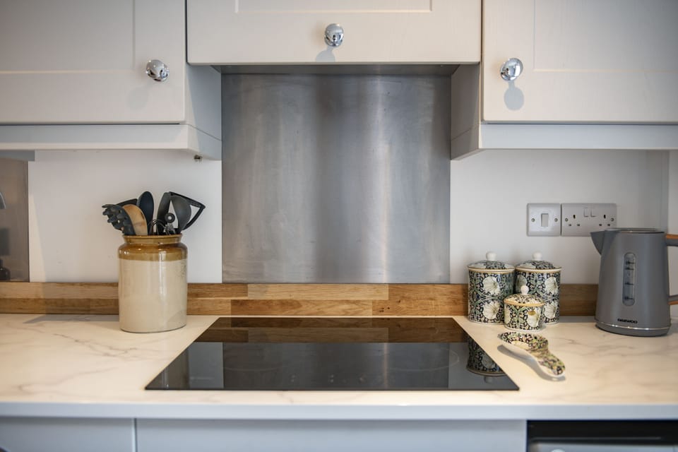 Ground floor: Electric oven and hob