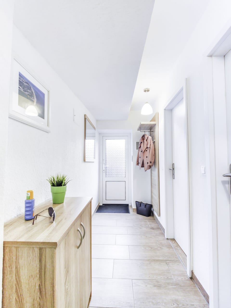 Entrance with coat rack