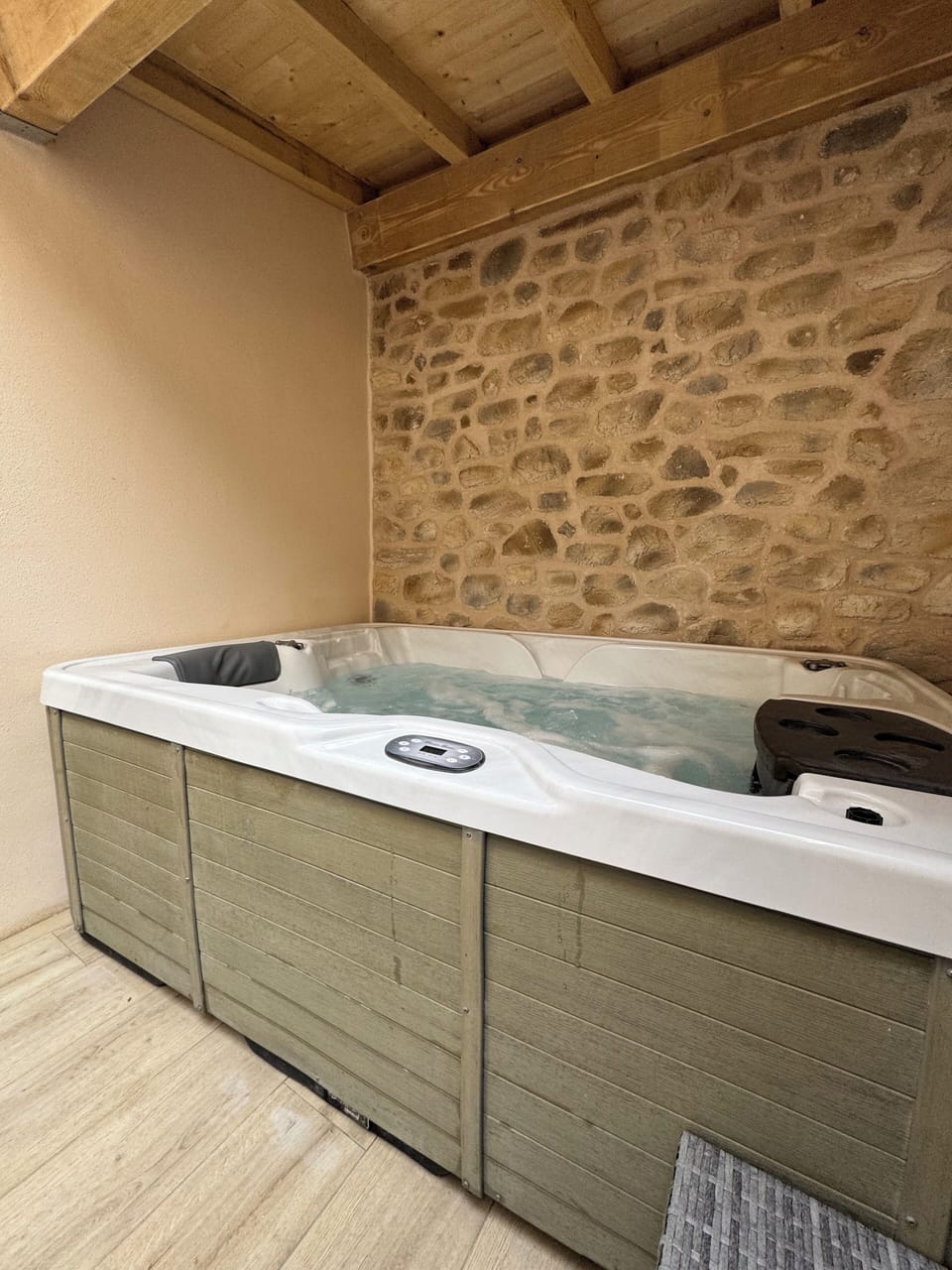 Indoor spa tub