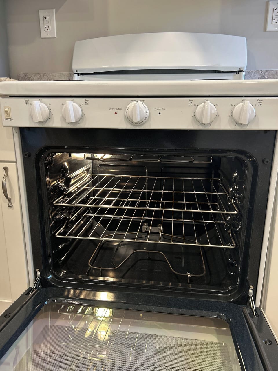 Reheat leftover or oven for cooking
