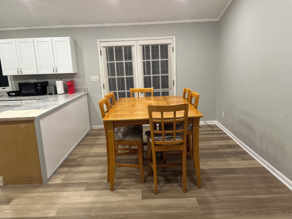 Table for 8 people