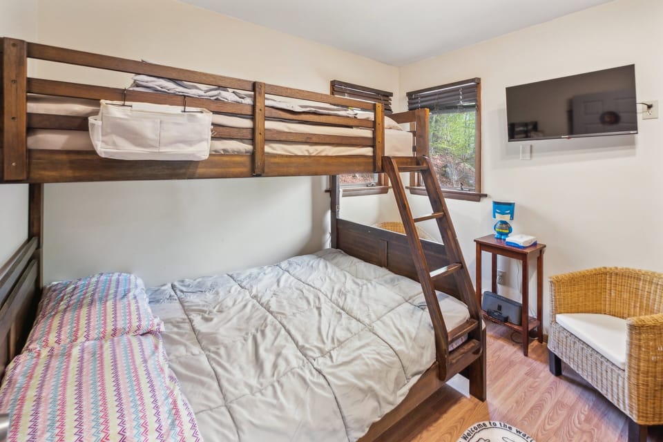 Indoors, Hardwood, Furniture, Architecture, Building