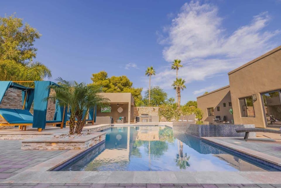 Gather, swim, and soak up the desert sun. Your fun starts poolside.