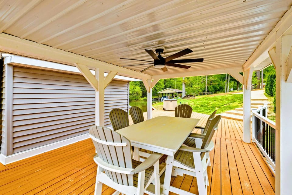 Gather Here – Whether it's breakfast before a boat ride or cards after dinner, this is where the day lingers.