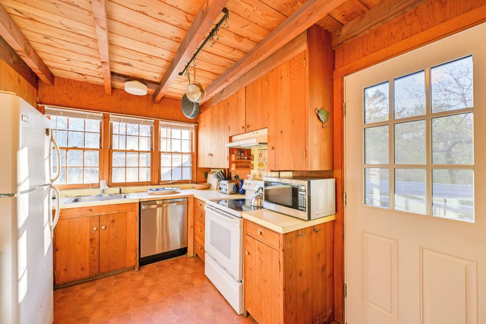 Kitchen | Cooking Basics | Dishwasher | Toaster | Drip Coffee Maker | 1st Floor