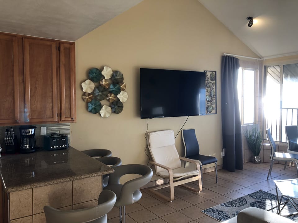 Very nice space for gathering and socializing