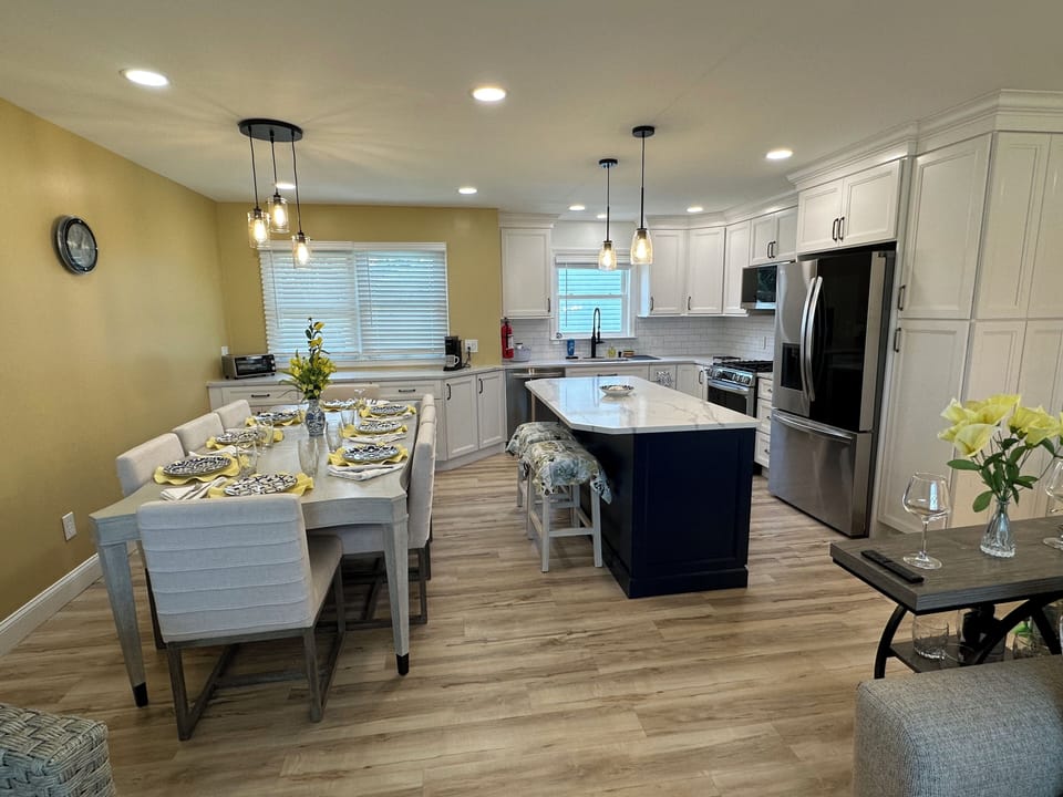 Dining Room & Kitchen