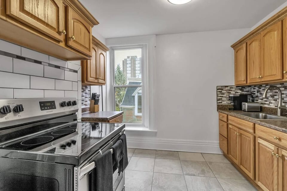 Fully equipped galley style kitchen with all you need to make a home cooked meal, or to warm up last night's dinner leftovers