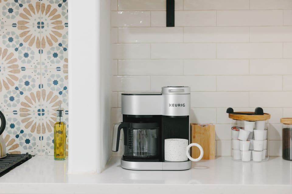 Coffee lovers welcome – full setup with Keurig and more