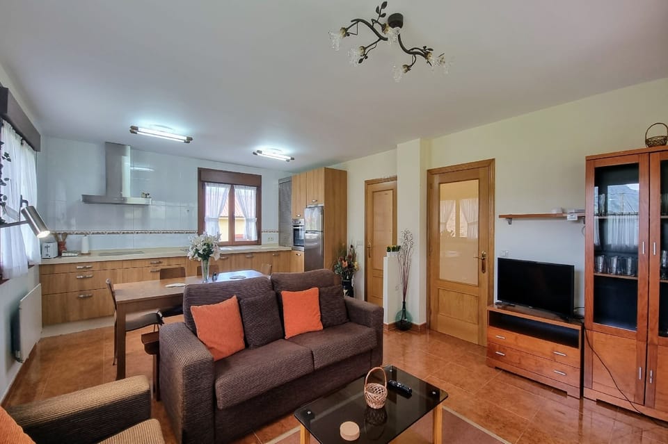 Kitchen or kitchenette,Living room,Floor plan,Dining area
