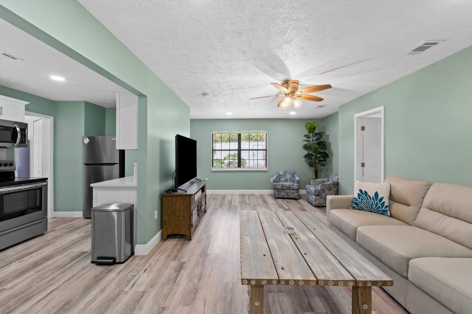 Spacious living room