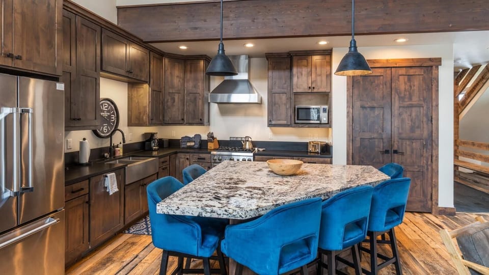 The Summit Chalet (8406)