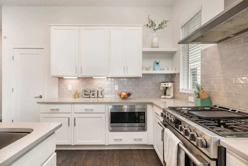 Fully Equipped Kitchen featuring stainless steel appliances and a kitchen island with bar seating for 4 guests.