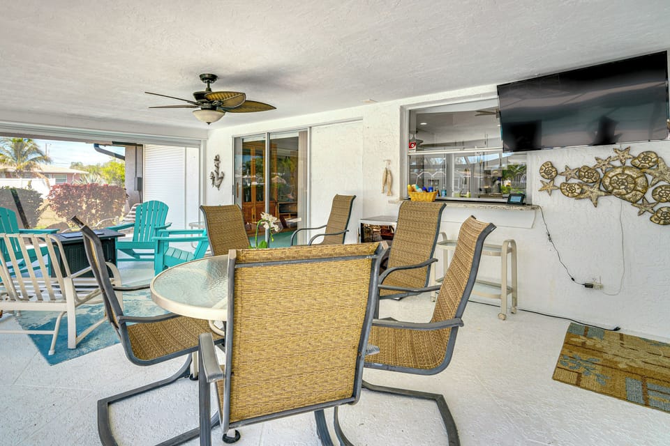 Covered Patio | Gas Fire Pit | Gas Grill (Supply Your Own Propane)