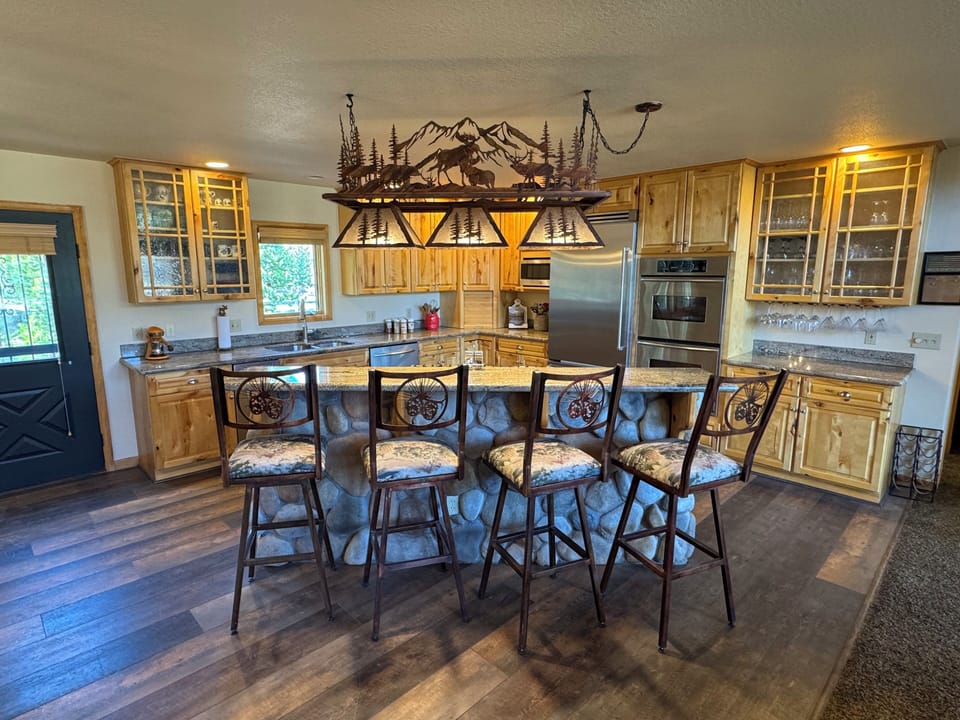 Welcome to your gourmet kitchen, complete with Viking appliances! 