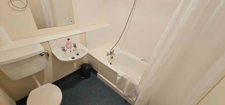 Shared Bathroom - Bathtub