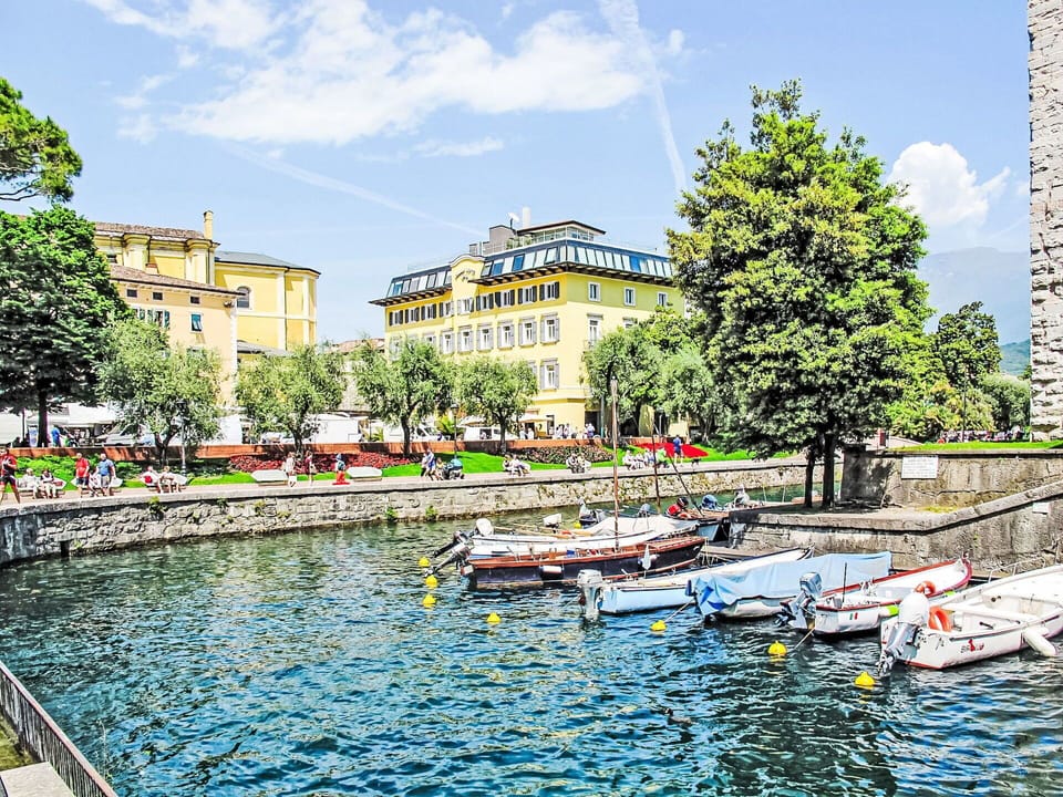 Water, Body Of Water, City, Waterway, Summer, Town, Bank, Channel, Watercourse, Lake