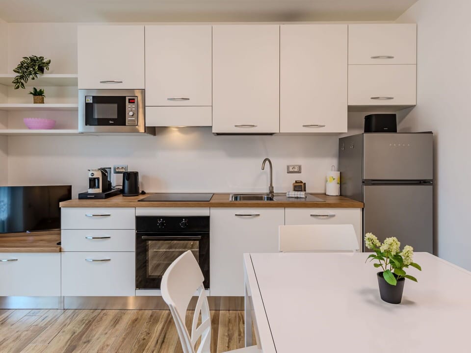 Kitchen Appliance, Furniture, Kitchen, Countertop, Cabinetry, Interior Design, Major Appliance, Wood, Flooring, Home Appliance