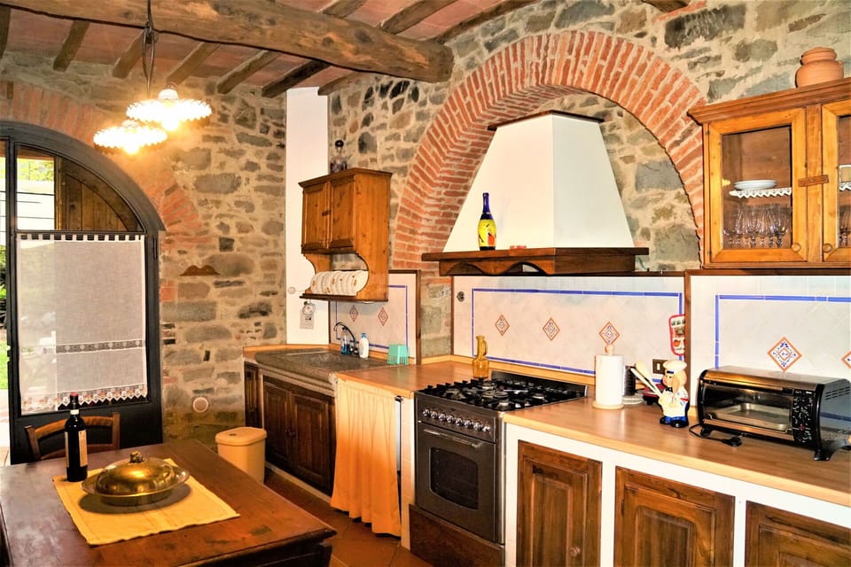 Kitchen, Furniture, Interior Design, Wall, Flooring, Wood, Kitchen Appliance, Ceiling, Kitchen Stove, Countertop