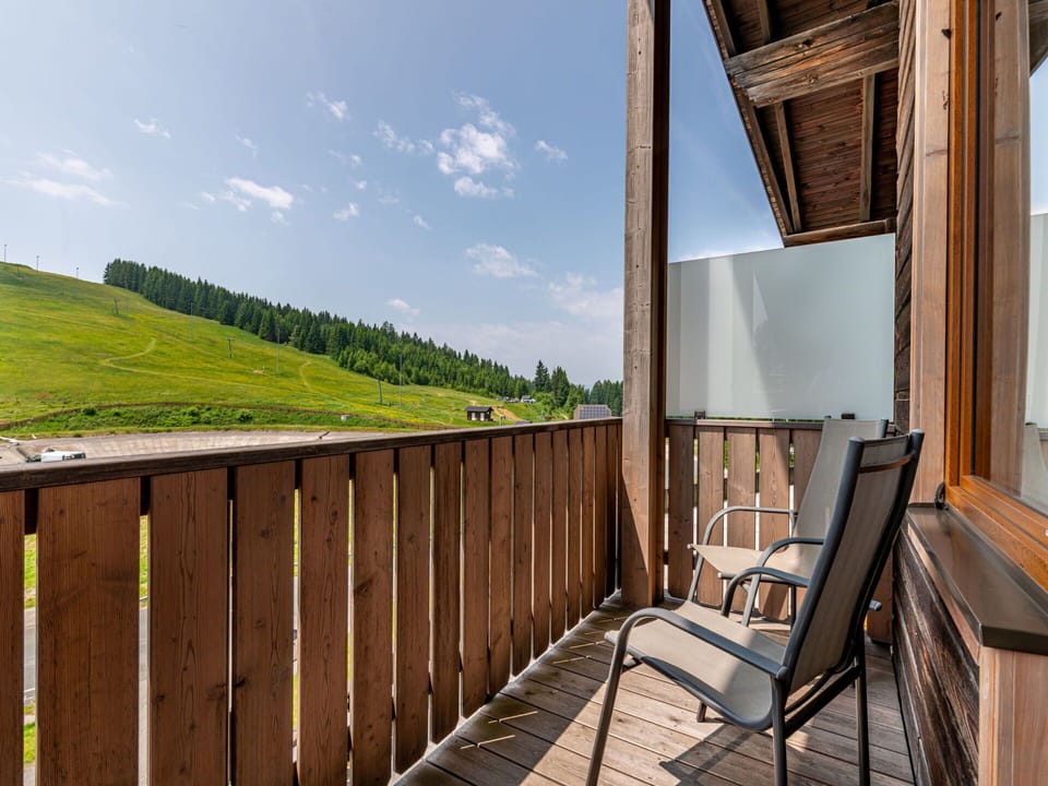 Wood, Hardwood, Wood Stain, Plank, Wood Flooring, Lumber, Log Cabin, Plywood, Balcony