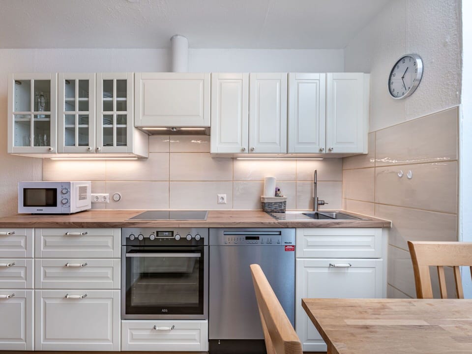 Kitchen, Kitchen Appliance, Cabinetry, Major Appliance, Countertop, Wood, Flooring, Furniture, Interior Design, Home Appliance