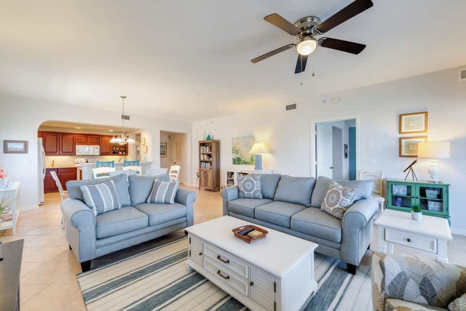 Cozy Island Living Room Bella Lago 544