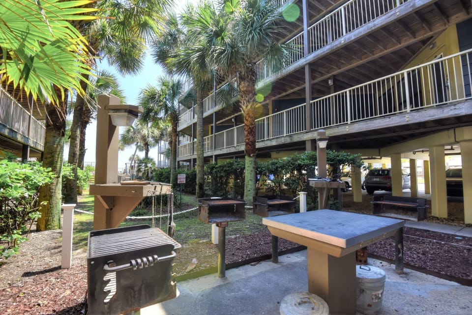 Sandpiper Grill Area