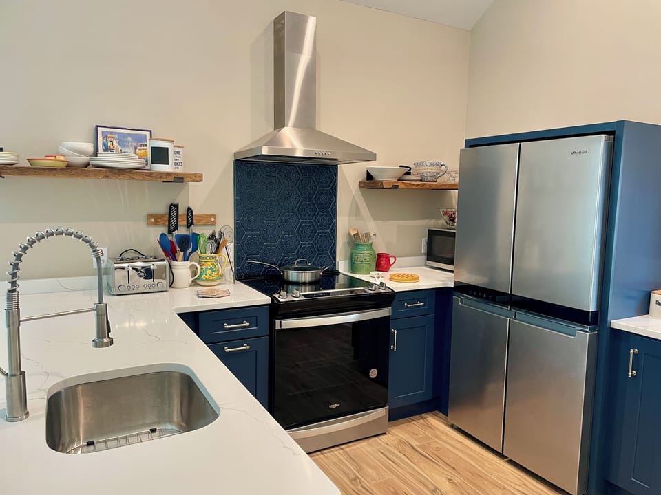 Full kitchen
