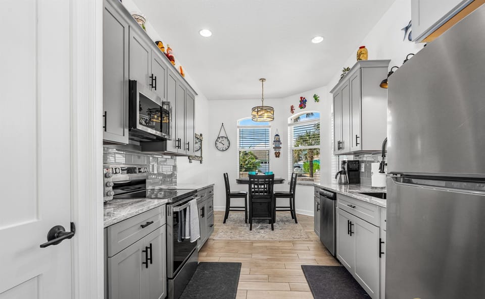 Upgraded and Fully Equipped Stainless Steel Kitchen with Dining Nook